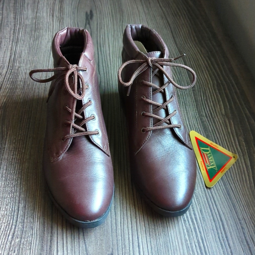 Danexx Women's Brown Leather Bootie